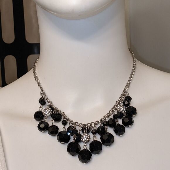 Vintage perfect sized black & silver statement necklace - Picture 3 of 5